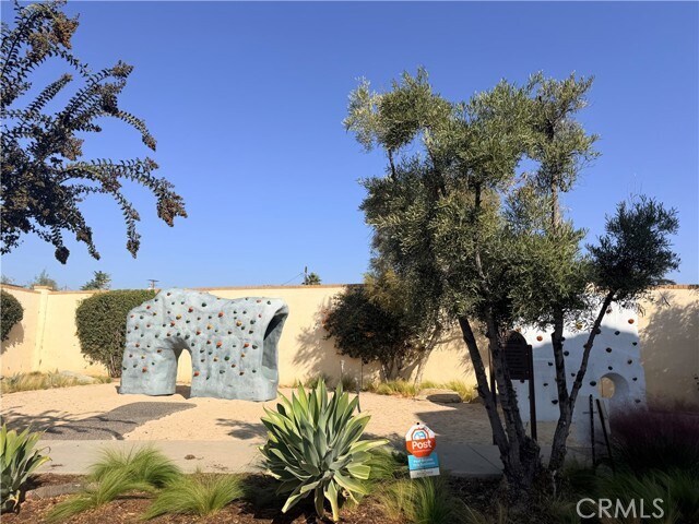 Building Photo - 818 Santa Fe Ave