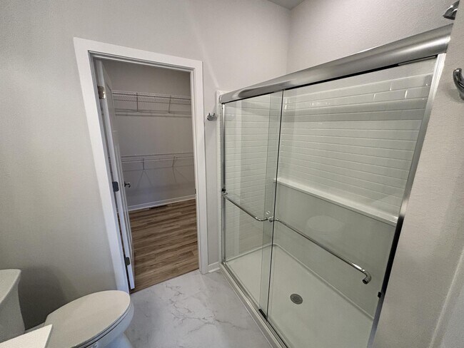 Building Photo - 549 Calvin Ln