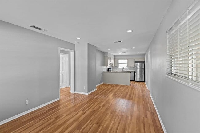 Building Photo - 2205 Lanier Dr