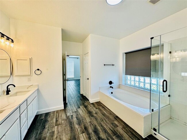 Building Photo - 901 Bethpage Dr