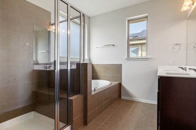 Building Photo - Spacious 3 Bed / 2.5 Bath in Prime Round Rock Location