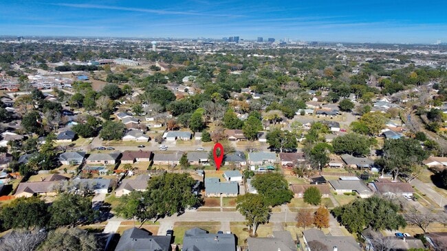 Building Photo - 7718 Romney Rd