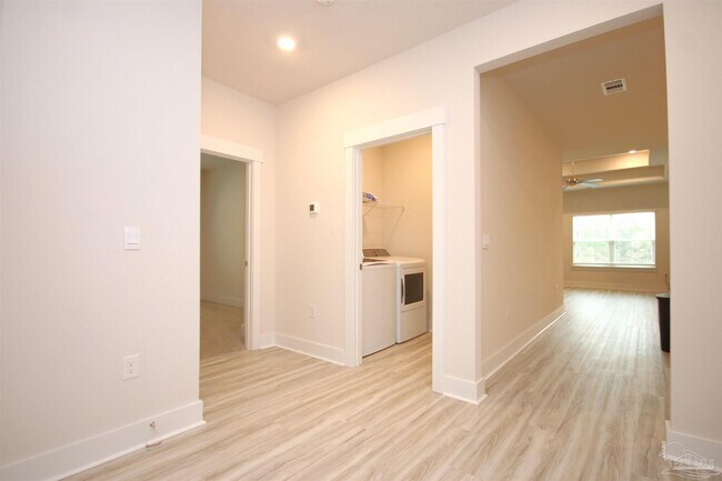 Building Photo - 5875 Sargassum Ln