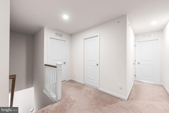 Building Photo - 342 Ridgewood Dr