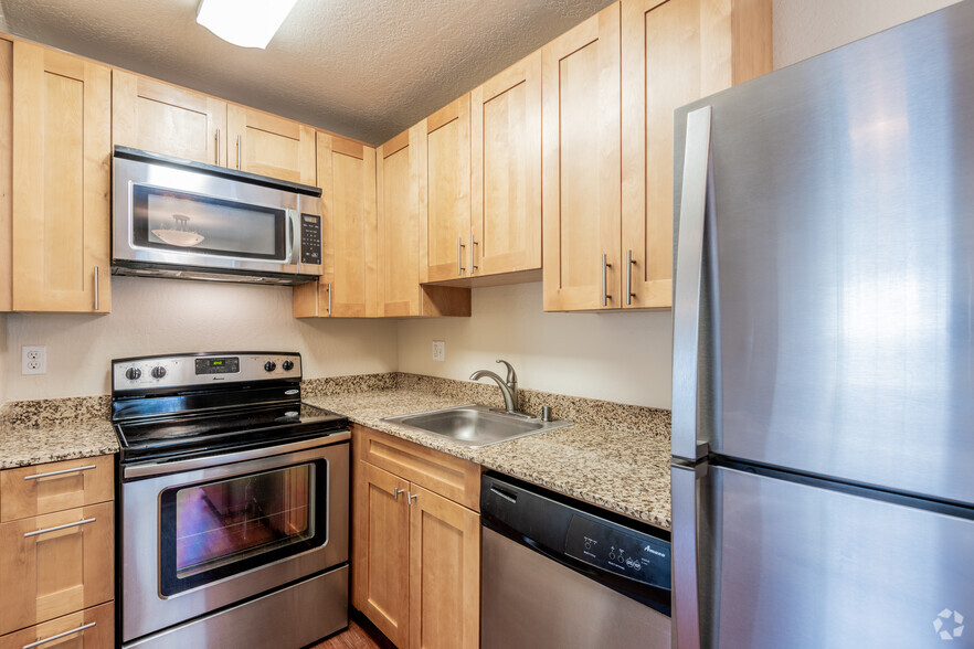 2BR, 1BA - Riverbridge Apartments