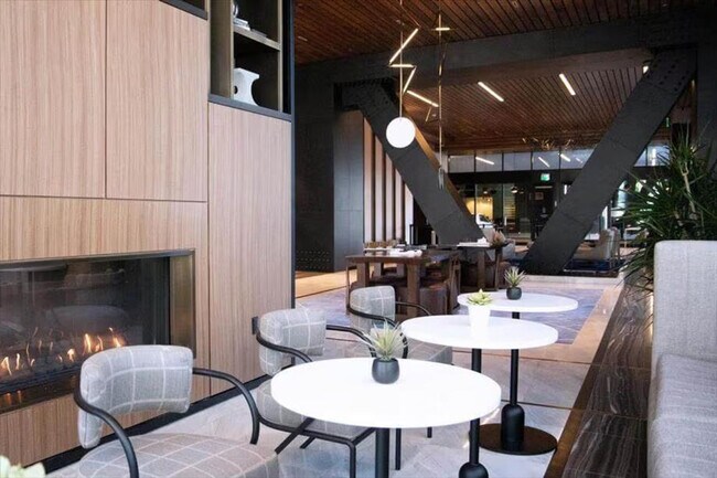 Building Photo - 410 Summer St