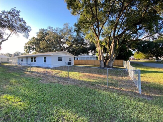 Building Photo - 38415 9th Ave