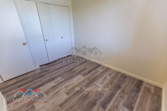 Building Photo - 2165 E University Dr