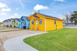 Building Photo - 11357 Gil Rodriguez Lp W