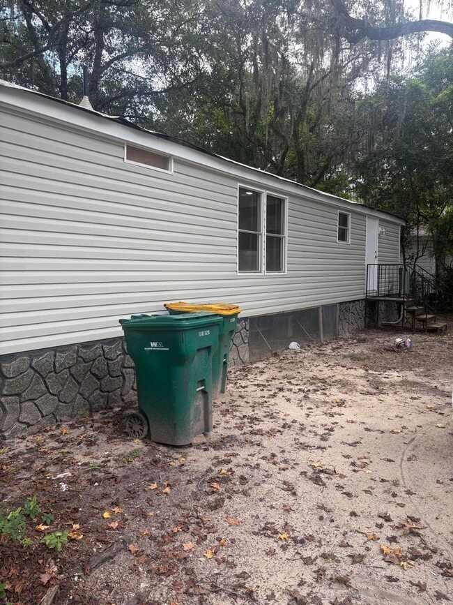 Building Photo - 60 Bayou Dr