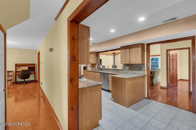 Building Photo - 9 Cherry Hill Ln