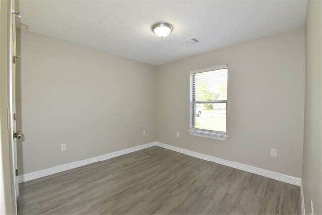 Guest room 2 - 5621 Georgia Ave