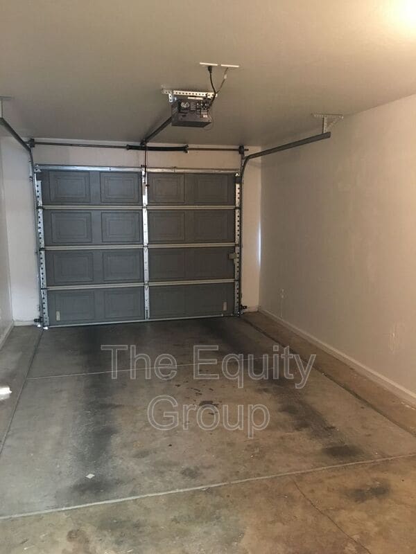 Building Photo - 415 N Park St