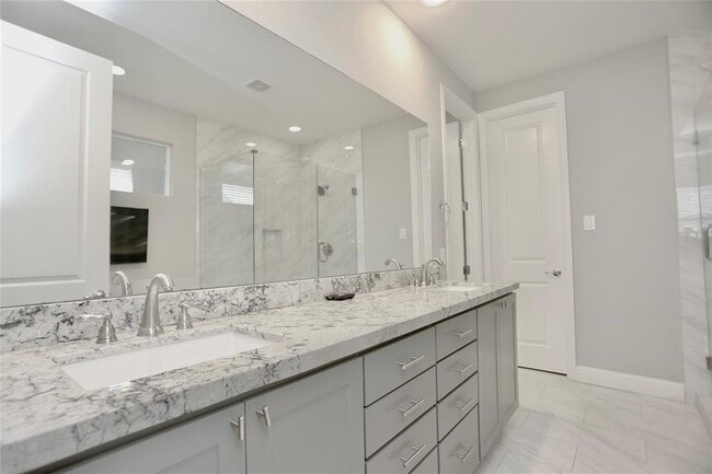 Building Photo - 1227 W 19th St