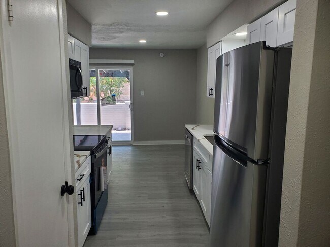 Building Photo - 3406 Doolittle Dr