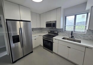 Building Photo - 490 NE 170th St