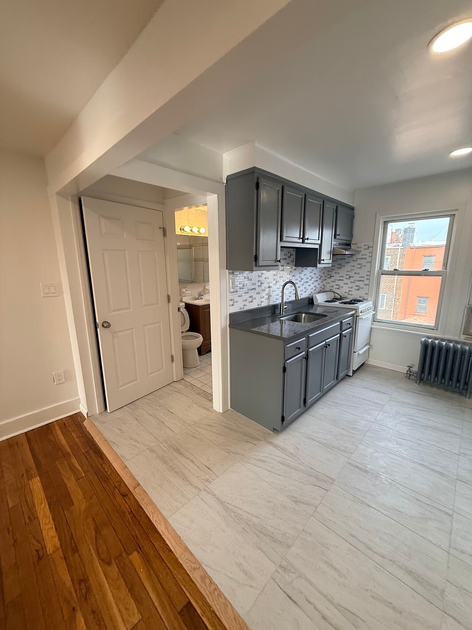 Building Photo - 2051 33rd St