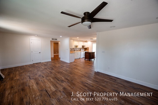Building Photo - 3508 E Gelding Dr