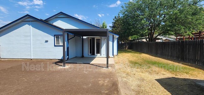 Building Photo - 5048 S Cole Rd
