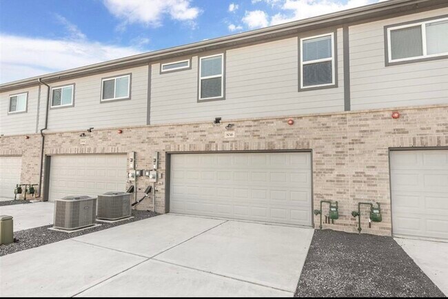 Building Photo - 8046 Scanlan Trce