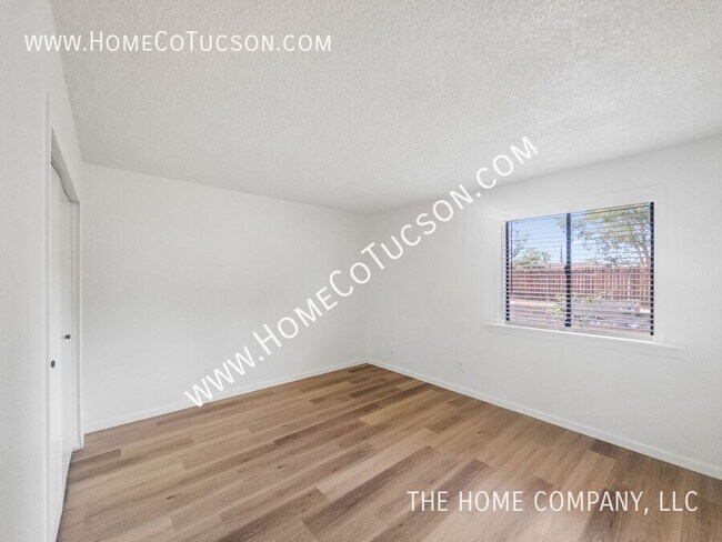 Building Photo - 5123 Paseo Las Palmas