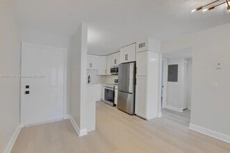 Building Photo - 2650 Greenwood Terrace