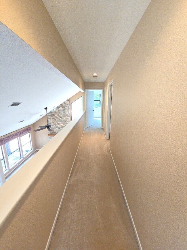 Building Photo - 25 N Mossrock Rd