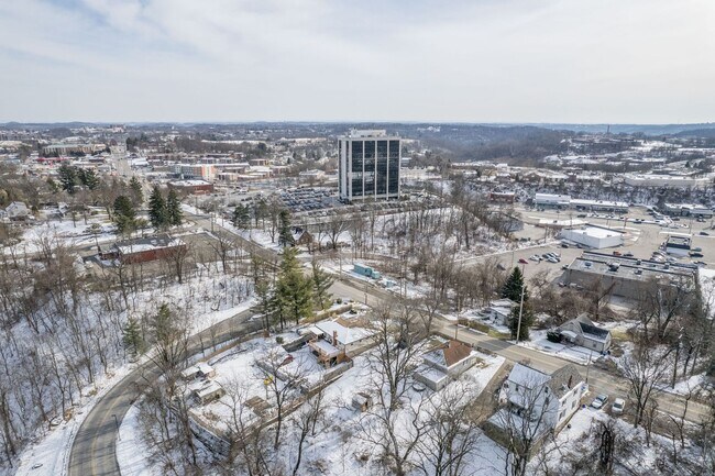 Building Photo - COZY 2 BEDROOM GEM IN THE MONROEVILLE NEIG...