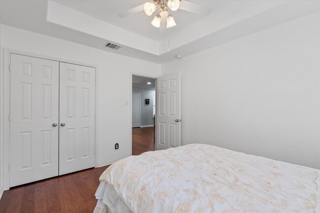 Building Photo - Lovely 2 Bedroom, 2.5 Bath Townhome w/ 2-Car Garage in Cedar Park!