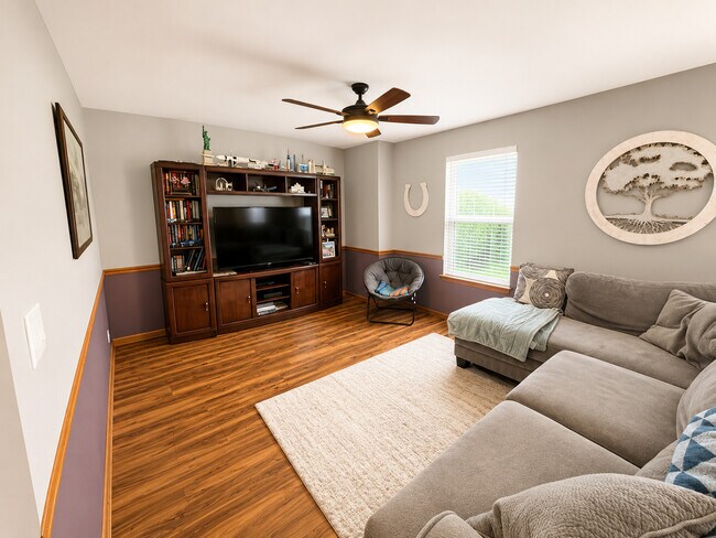 Building Photo - 315 Red Sky Dr