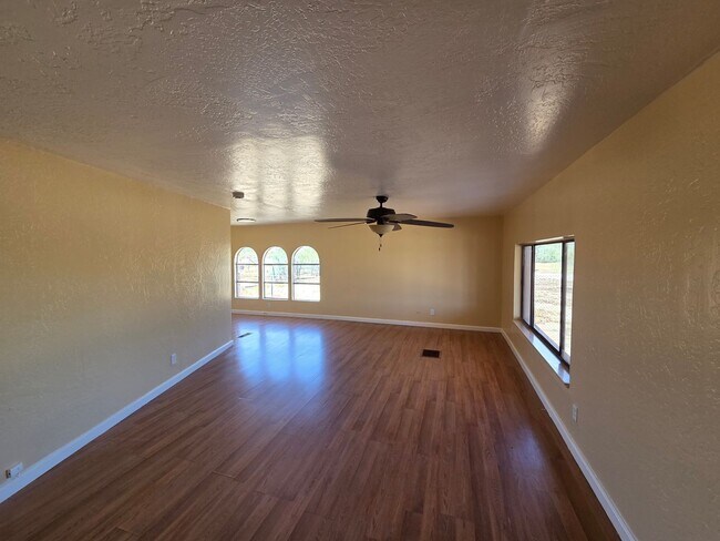 Building Photo - Queen Creek 3 bed / 2 bath on just under 5 Acres! No HOA!