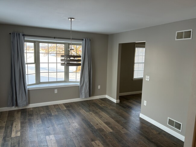 Building Photo - 320 Mt Vernon Rd