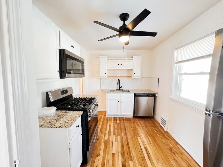 Building Photo - 4530 Wood Ave