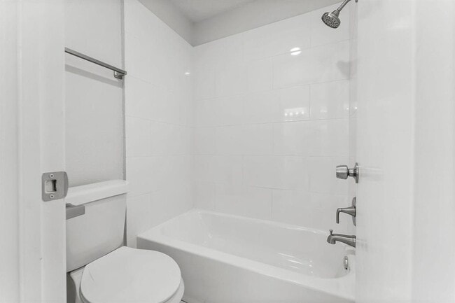 Building Photo - 16970 Mockingbird Ct