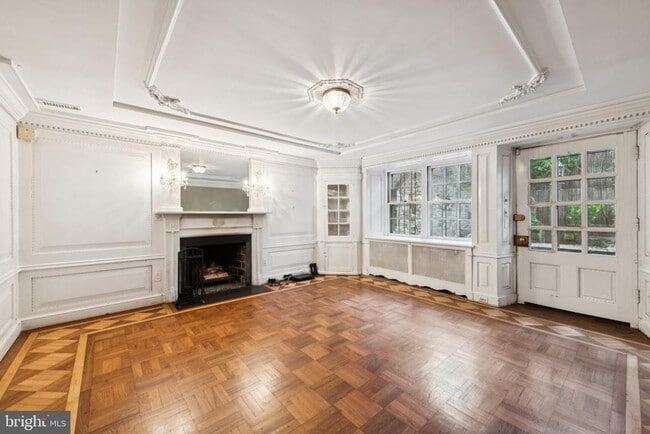 Building Photo - 1225 30th St NW