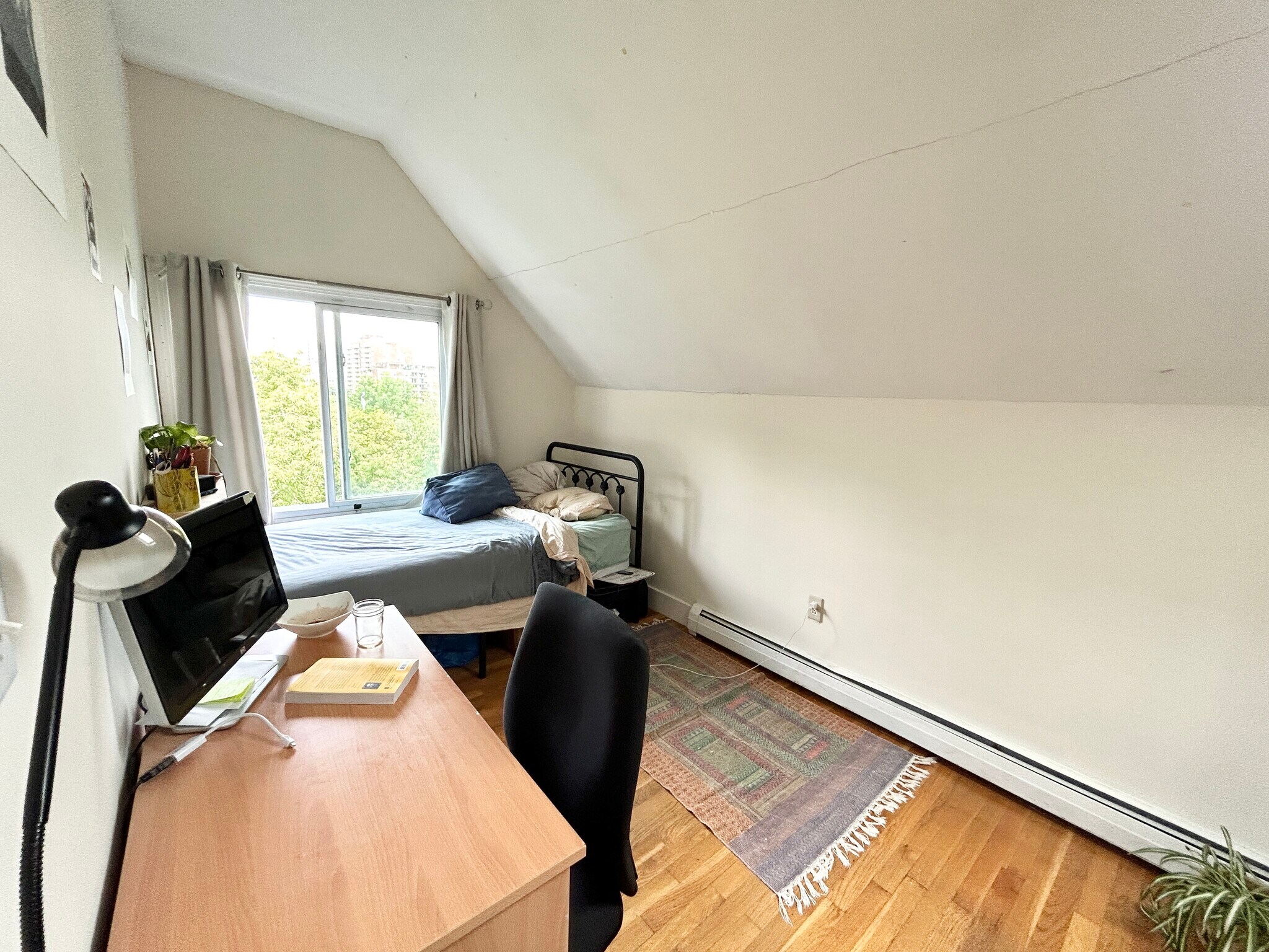 Unit 3 - 72 Calumet St