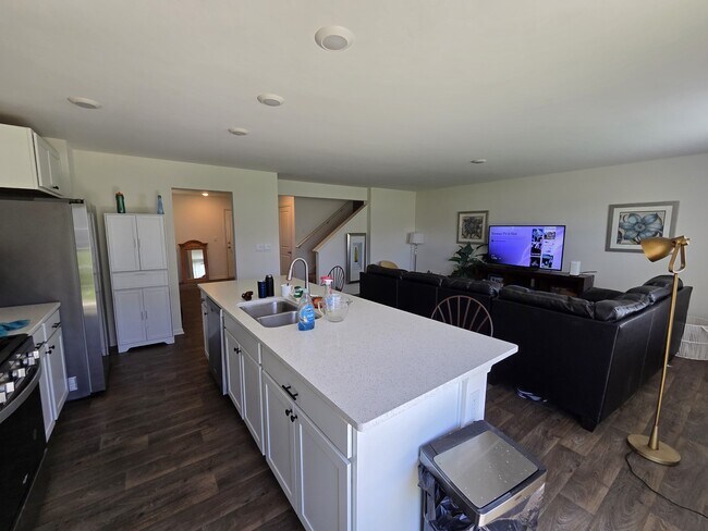 Building Photo - 1801 Turtle Creek Dr