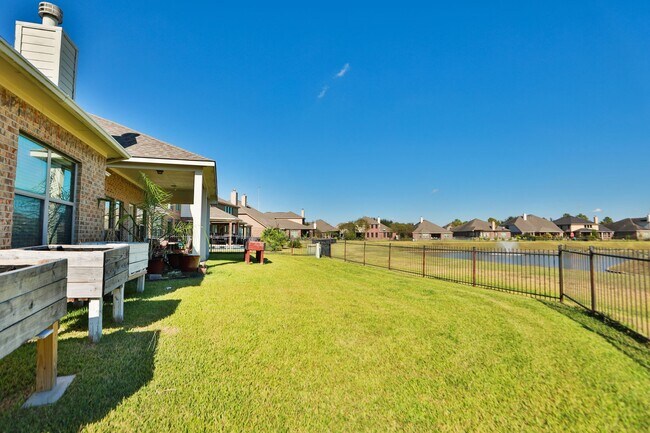 Building Photo - 23310 Parkway Lakes Ln