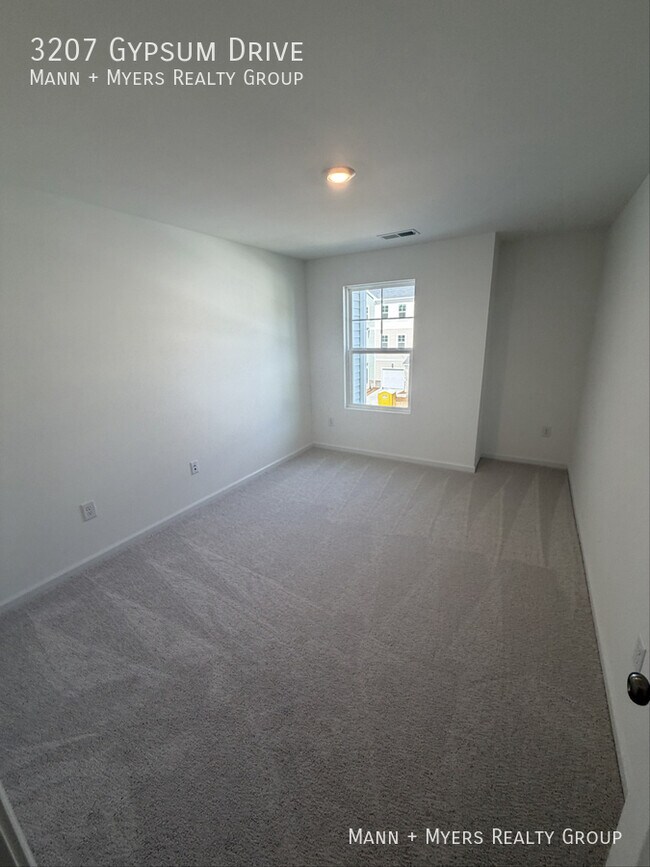 Building Photo - 3207 Gypsum Dr