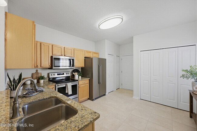 Building Photo - 334 Scrub Jay Dr