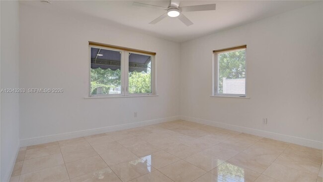 Building Photo - 500 SW 51st Ct