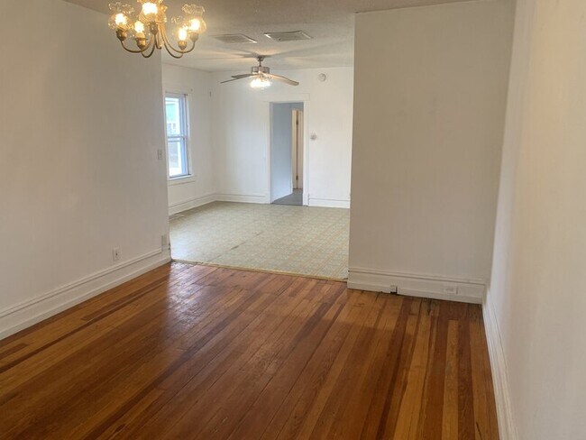 Building Photo - 1464 Beach St