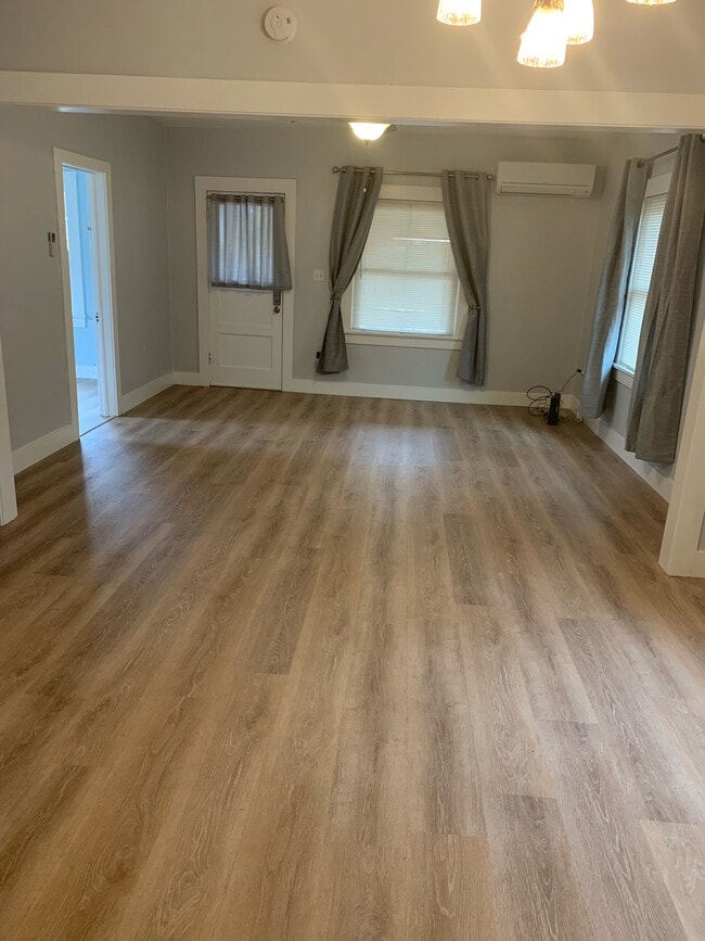 Building Photo - 450 W Sherman St