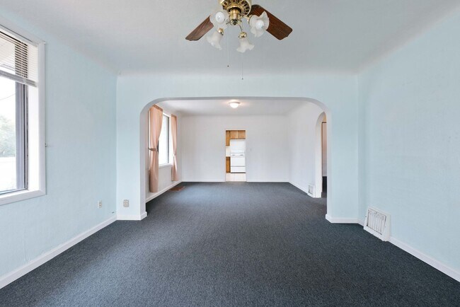 Building Photo - G7UG