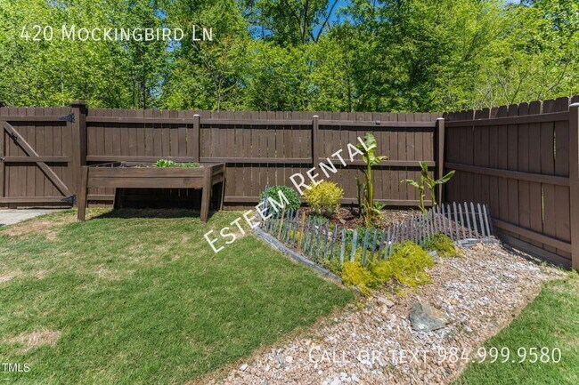 Building Photo - 420 Mockingbird Ln