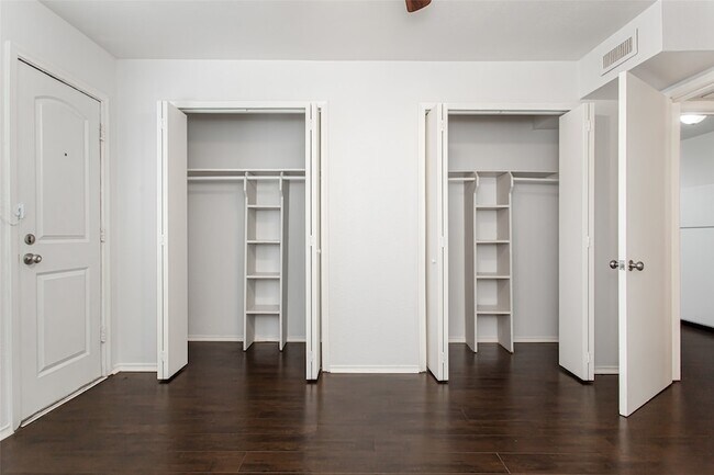 Building Photo - 5722 Gaston Ave