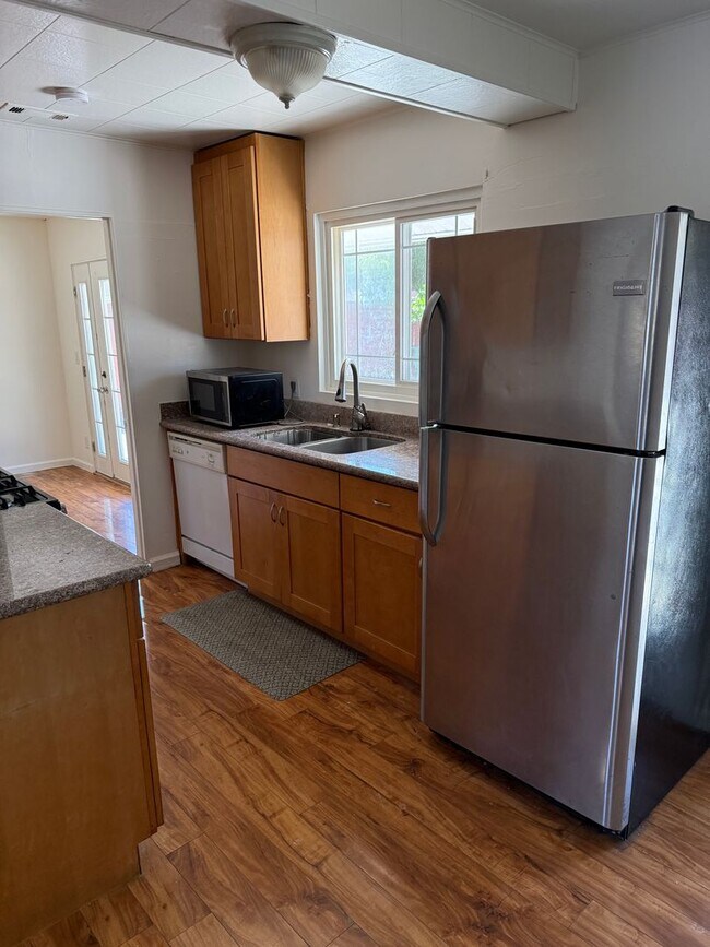 Building Photo - $3,700 / 4 BR - Comfortable 3-Bedroom Fremont Rental in Prime East Bay Location!