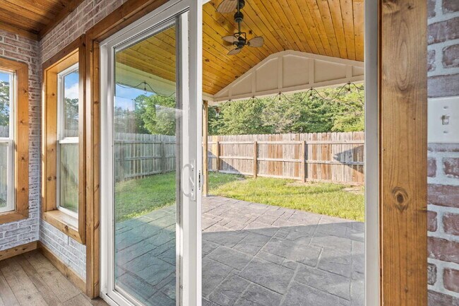 Building Photo - Stylish 3 Bed, 2 Bath Renovated Duplex in the Heart of Rincon!