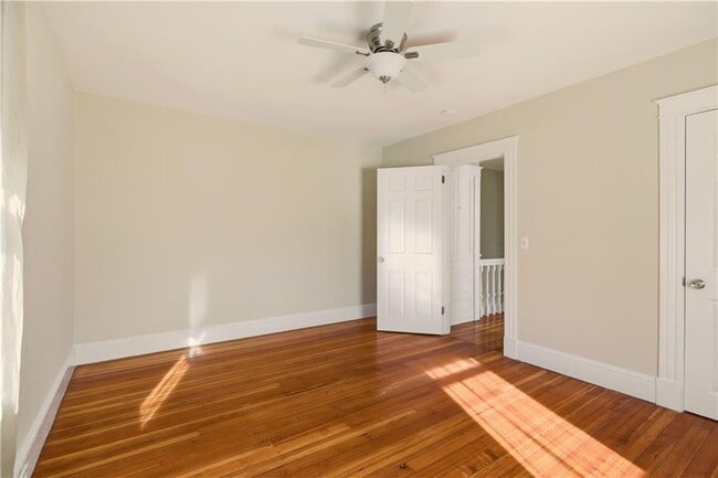 Building Photo - 7 Warner Pl