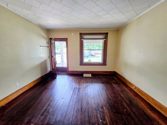 Building Photo - 424 E Locust St